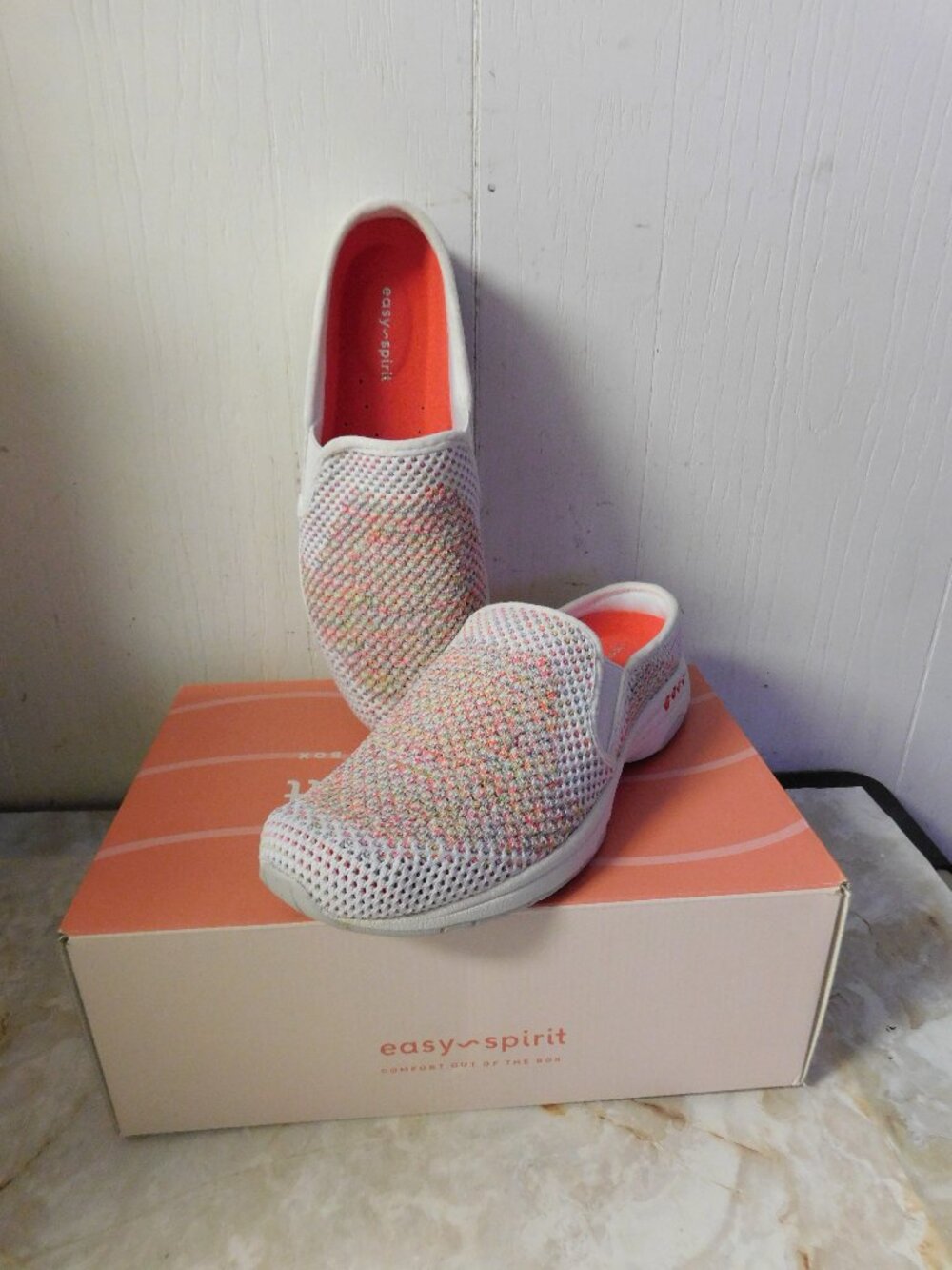 Easy Spirit Takeknit 9 size 8 M New in Box